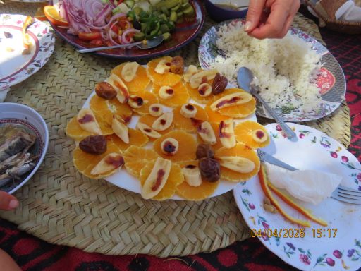 Mittagessen im Wüstencamp